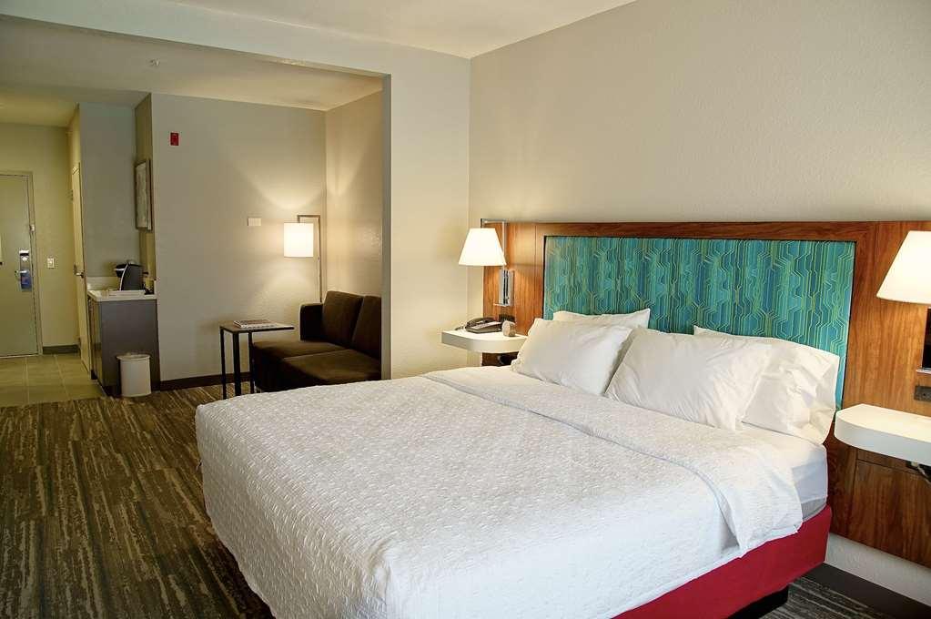 Hampton Inn & Suites Катідрал-Сіті Номер фото