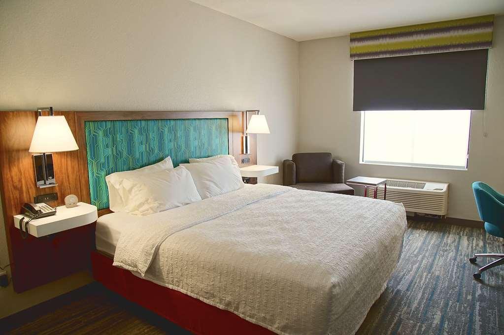 Hampton Inn & Suites Катідрал-Сіті Номер фото
